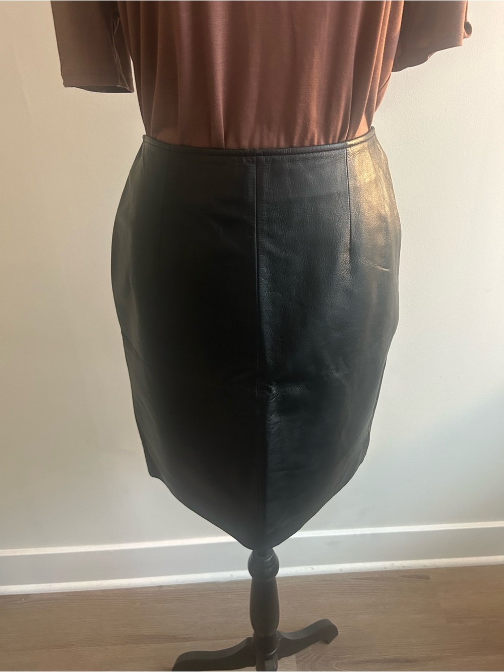 Sleek Black Leather Pencil Skirt